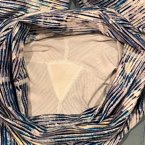 Lululemon Wunder Under High Rise Crop 21" in Blurry Belle Multi (Size 6) - Picture 7 of 7